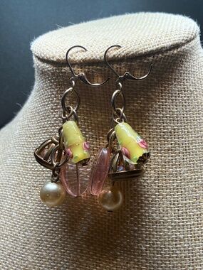 Vintage gold- tone Venetian glass earrings with yellow beads and pink flower